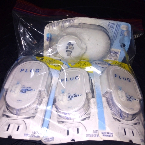 Febreze Wall "Plug" ๐ for Oil Refills x 4 - Picture 1 of 1